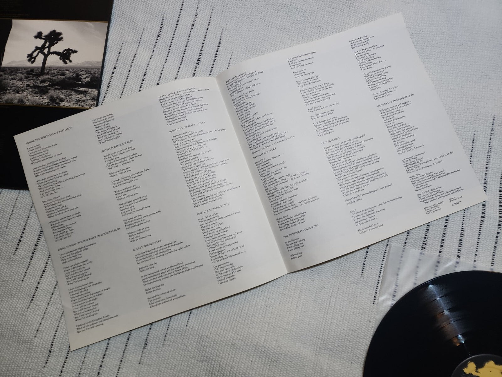 U2 JOSHUA TREE EX/VG+ 1987 RCA ISLAND USED VINYL LP LYRICS POSTER R-153501